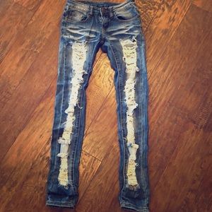 Distressed skinny jeans